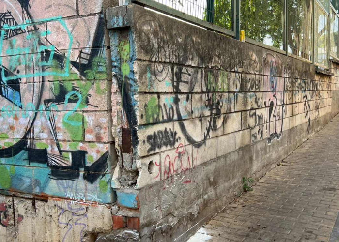 Els grafits evidencien deixadesa a Valldoreix